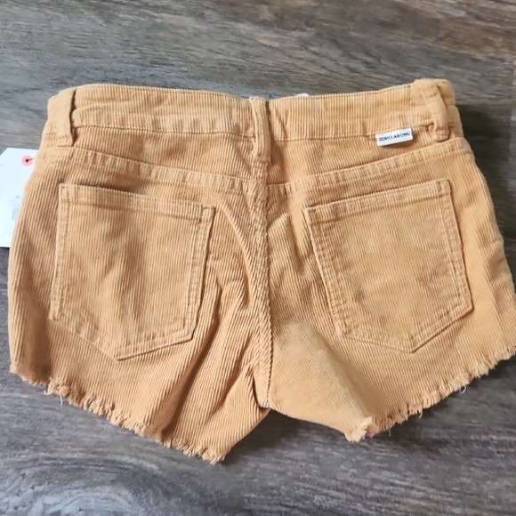 Billabong Lite Hearted Lace Front Mustard Shorts with Distressed NWT Sz 26 - Picture 6 of 7